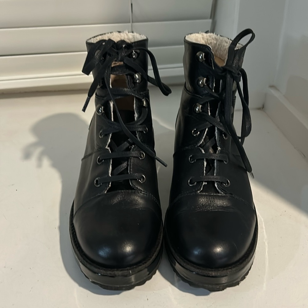 Leather and patent leather booties. Faux Fur lined.